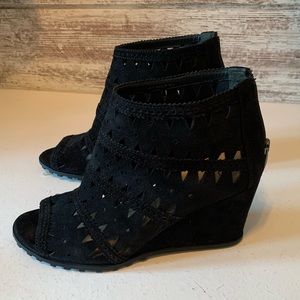 ❗️Amazing pair of open toe wedge booties❗️